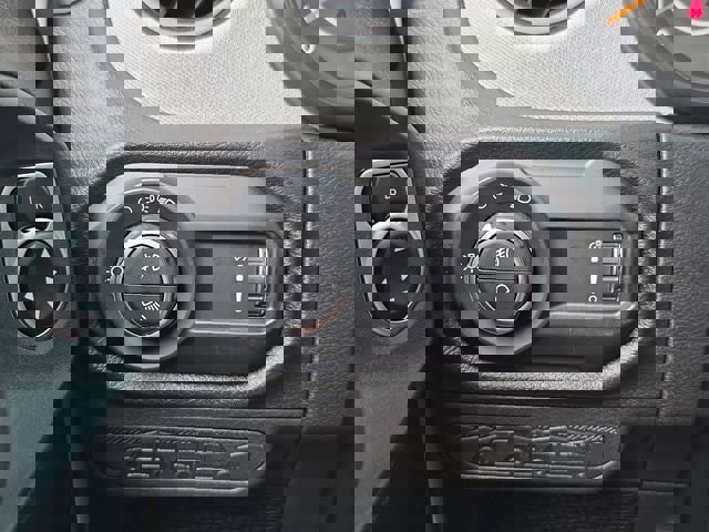 Used 2025 Jeep Gladiator Sport image 27