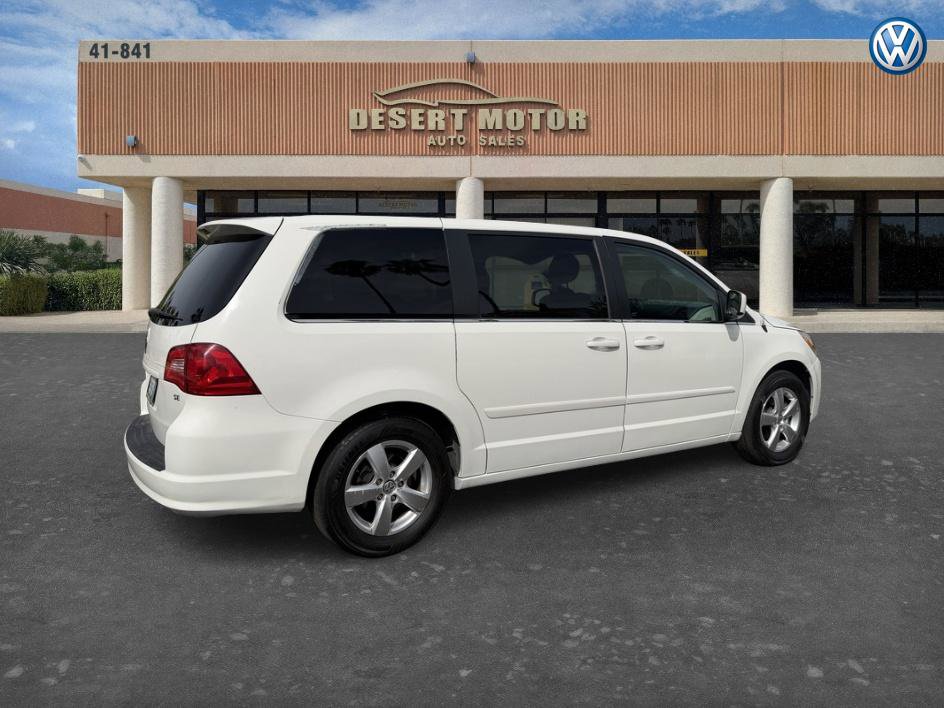 Used 2010 Volkswagen Routan SE FWD image 8