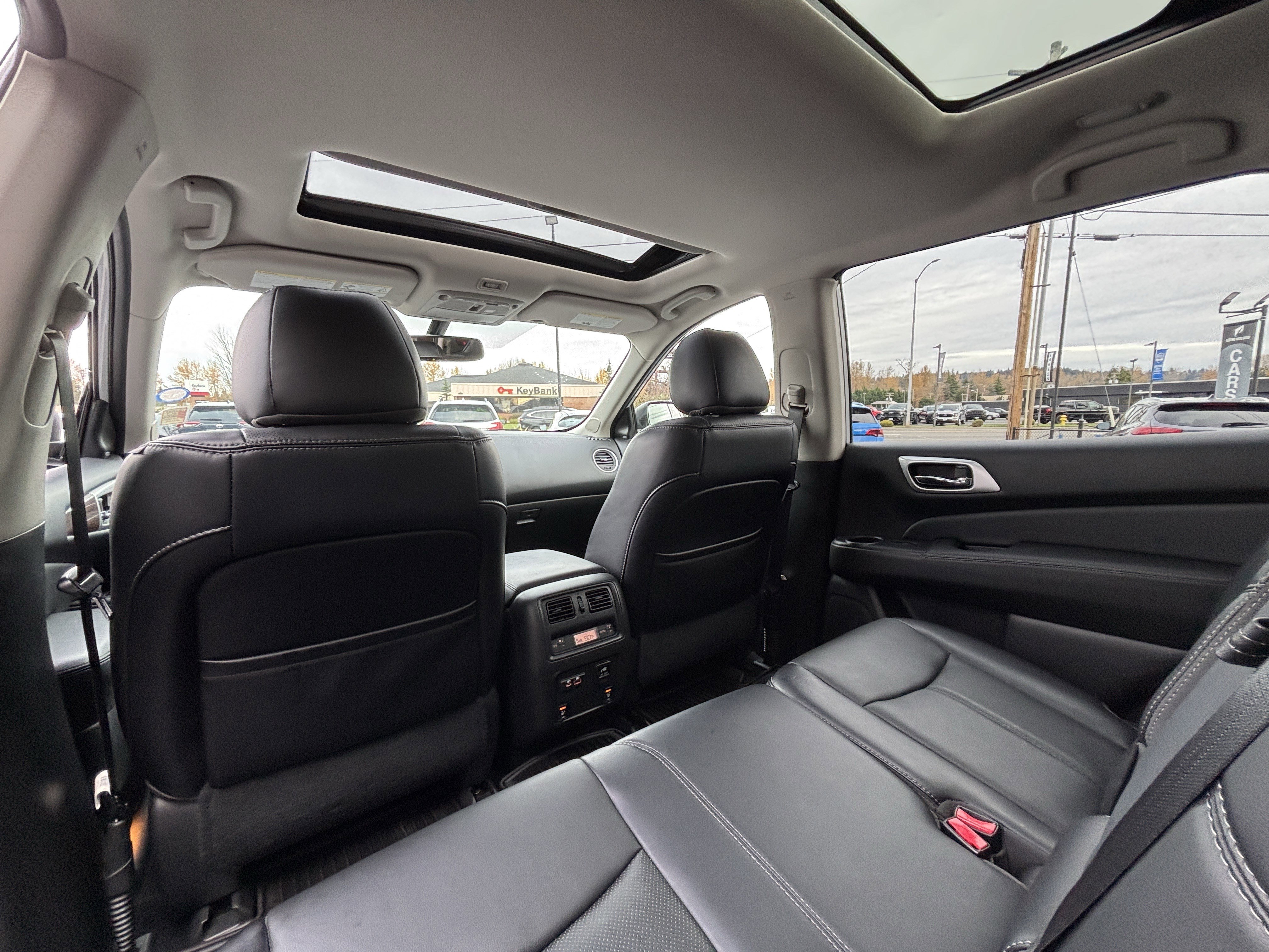 Used 2019 Nissan Pathfinder Platinum image 23