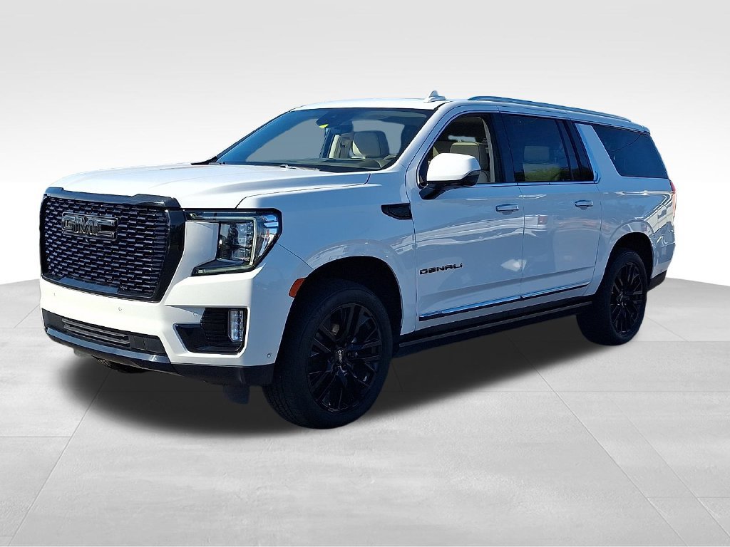 Used 2023 GMC Yukon XL Denali w/ Denali Reserve Package AWD/4WD image 3