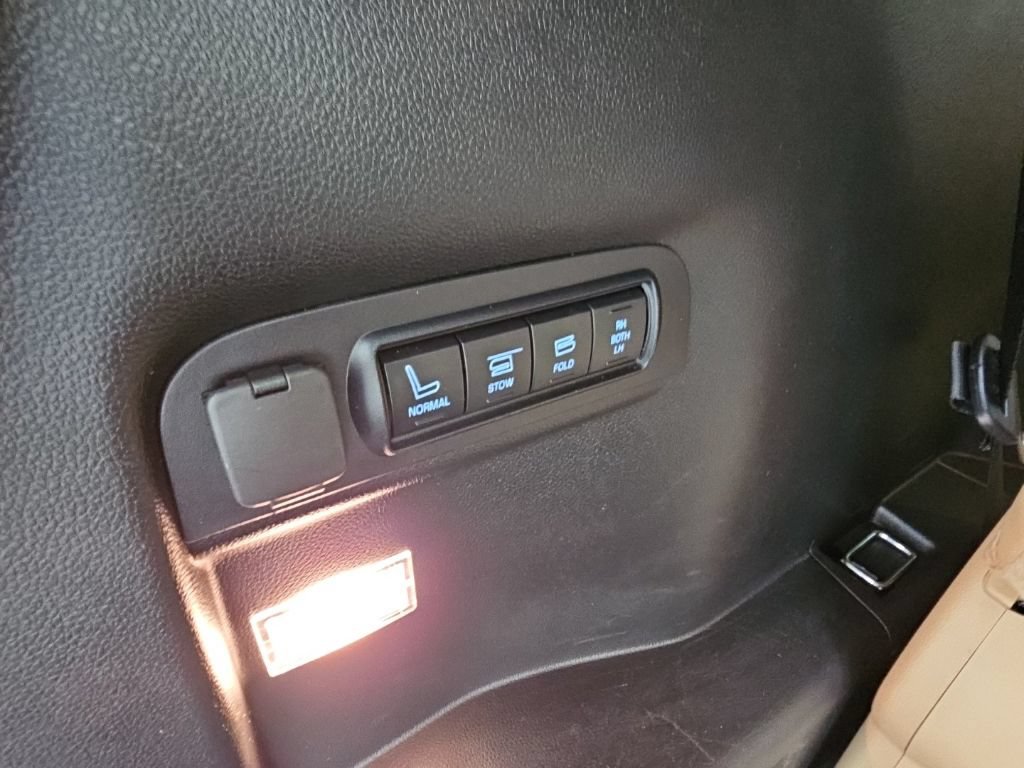 Used 2016 Ford Explorer Limited FWD image 34