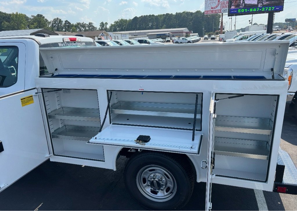 Used 2024 Ford F250 XL w/ XL Chrome Package image 8