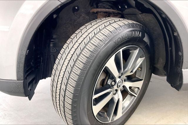 Used 2018 Toyota RAV4 XLE AWD/4WD image 34