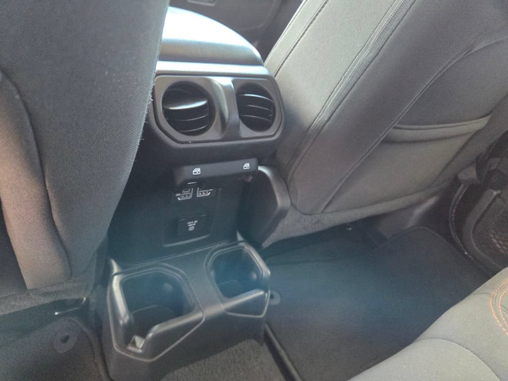 Used 2023 Jeep Gladiator Rubicon w/ LED Lighting Group AWD/4WD image 8