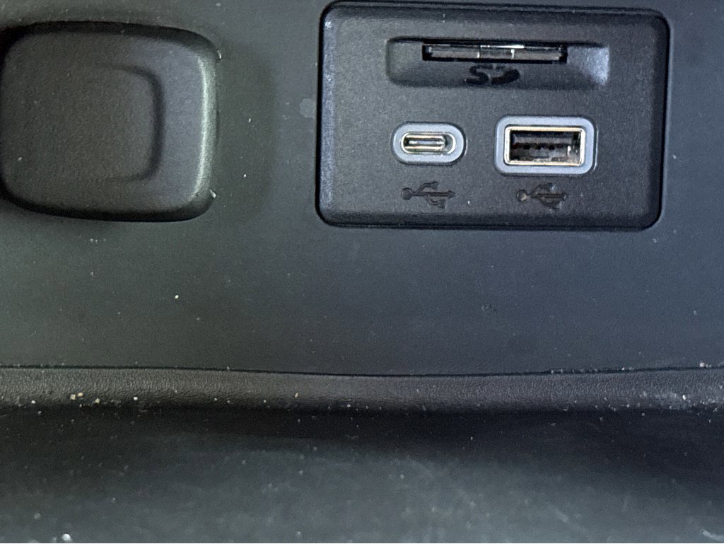 Used 2023 GMC Acadia AT4 w/ Technology Package image 43