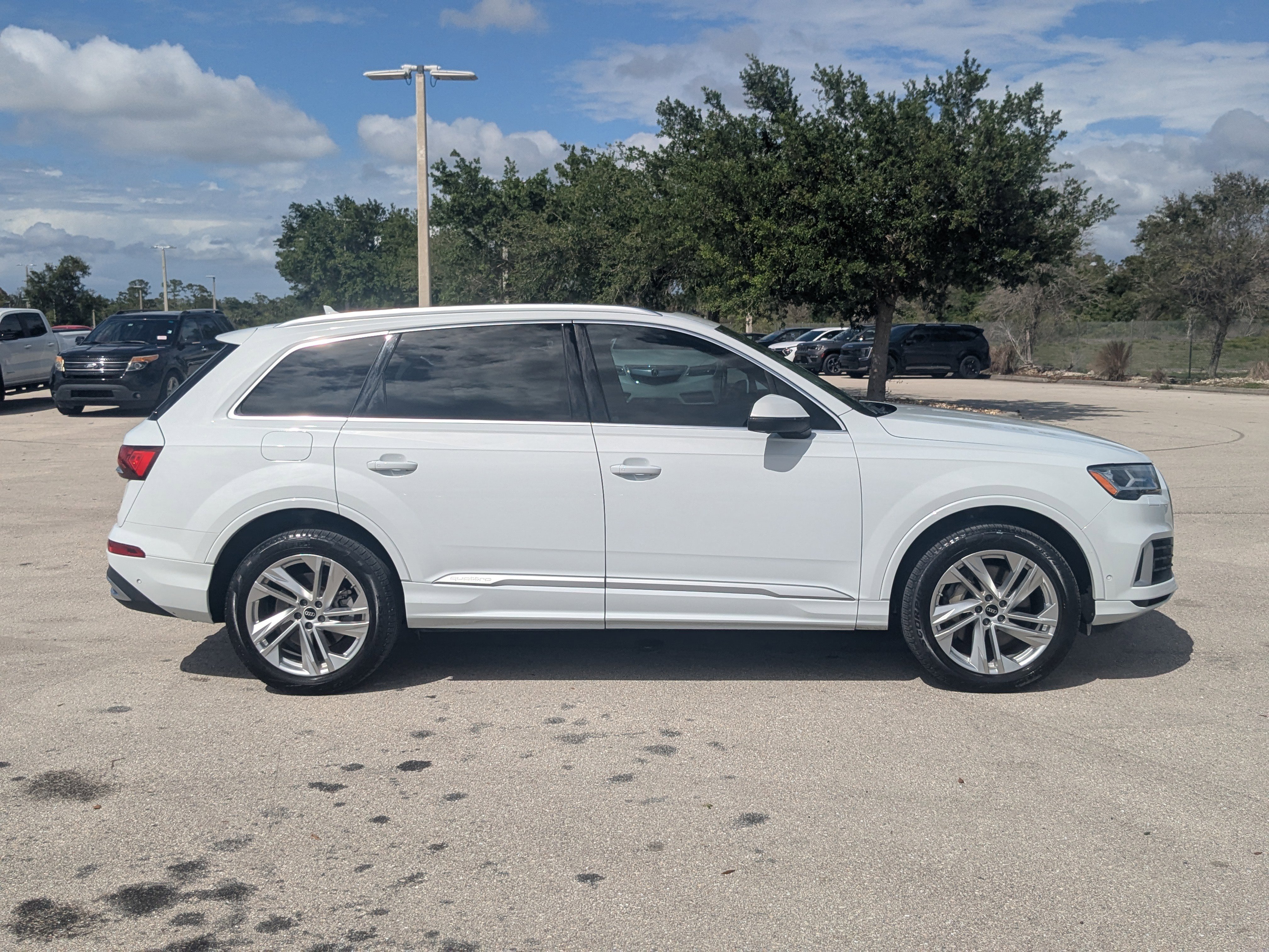 Used 2022 Audi Q7 Premium Plus image 4