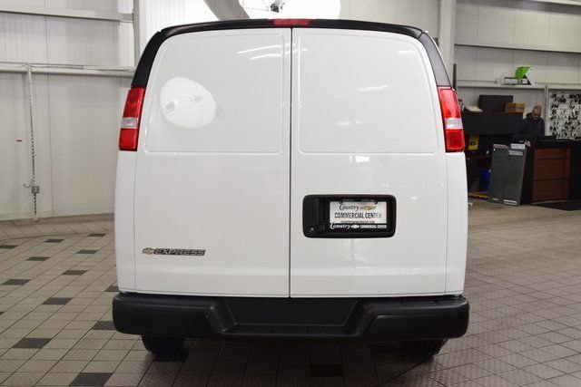 New 2025 Chevrolet Express 3500 Extended RWD image 4