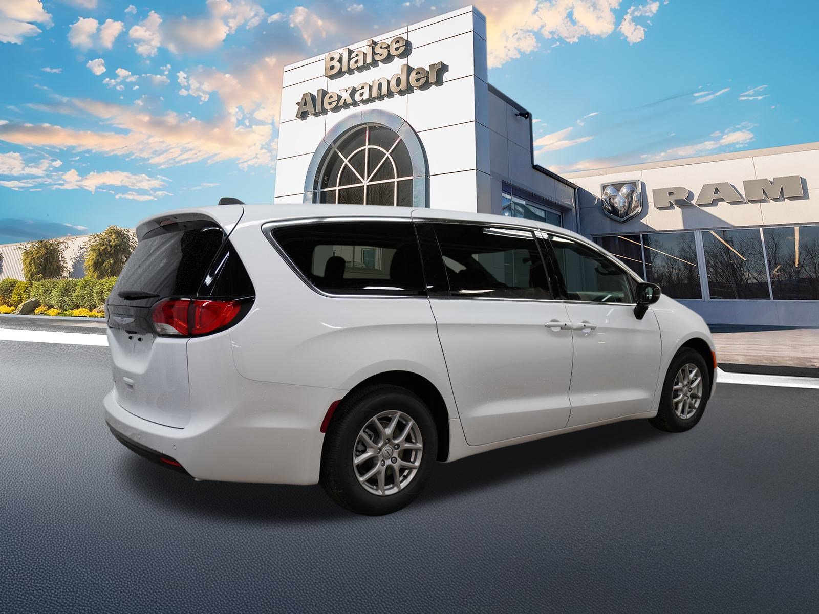 New 2026 Chrysler Voyager LX video 3