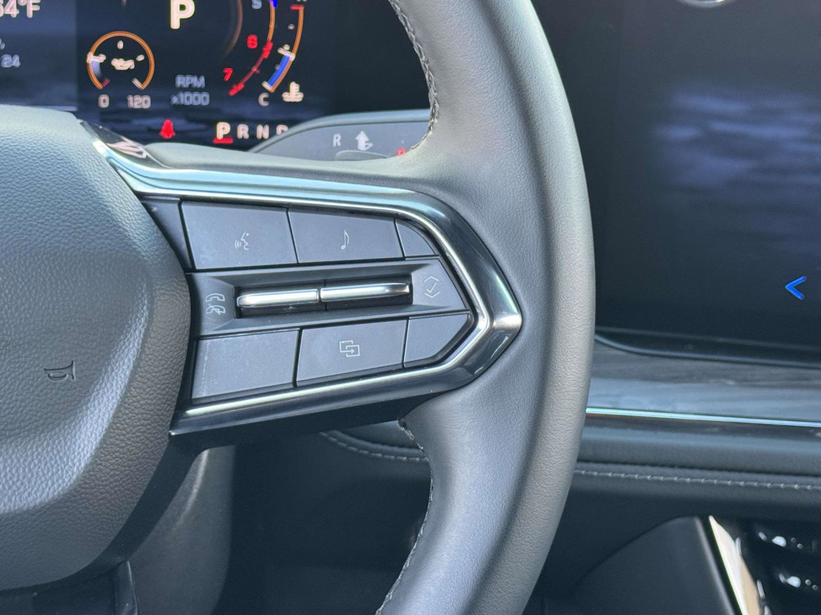 Certified 2025 Chevrolet Suburban Z71 image 7