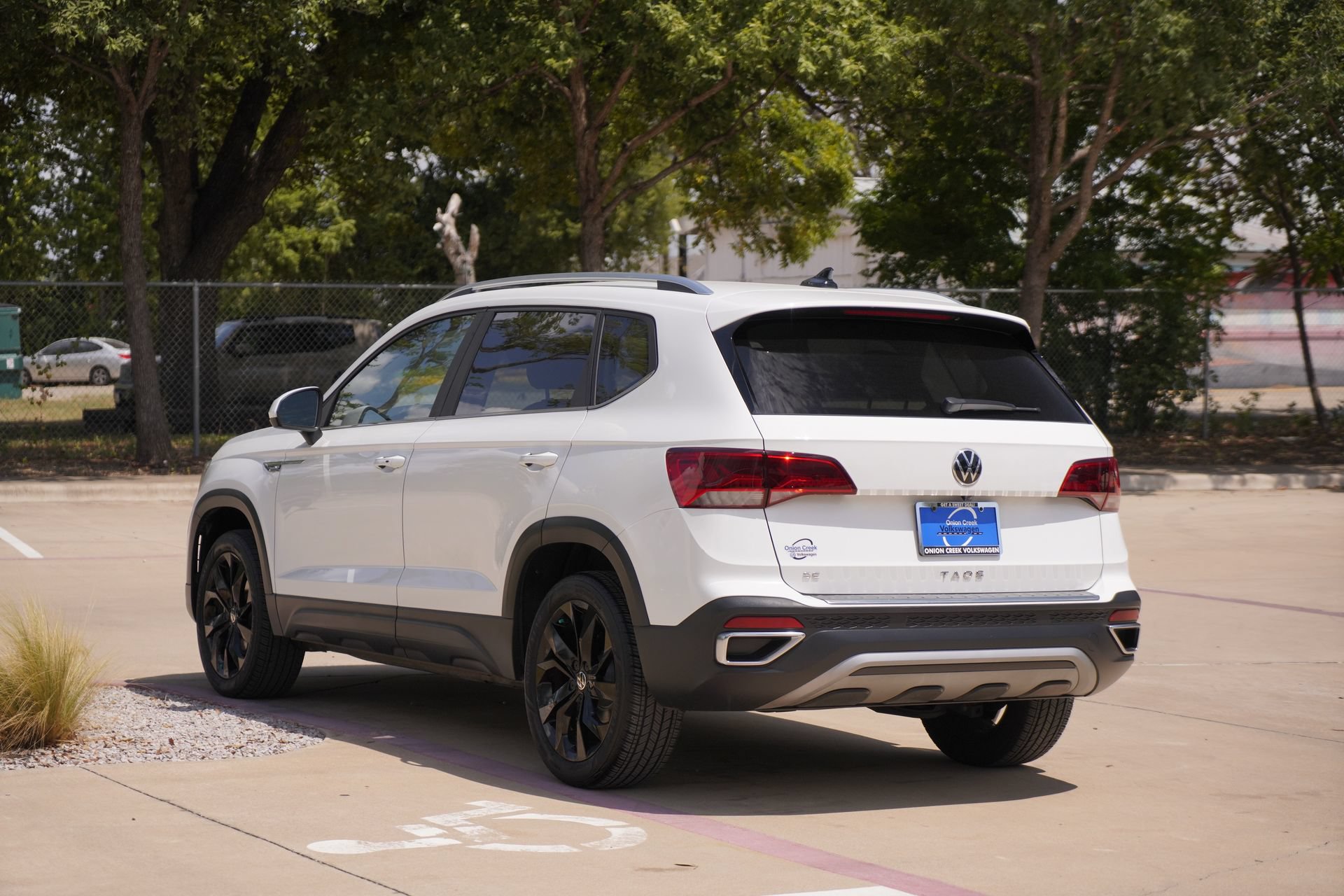 Certified 2023 Volkswagen Taos SE w/ Black Wheel Package FWD image 6