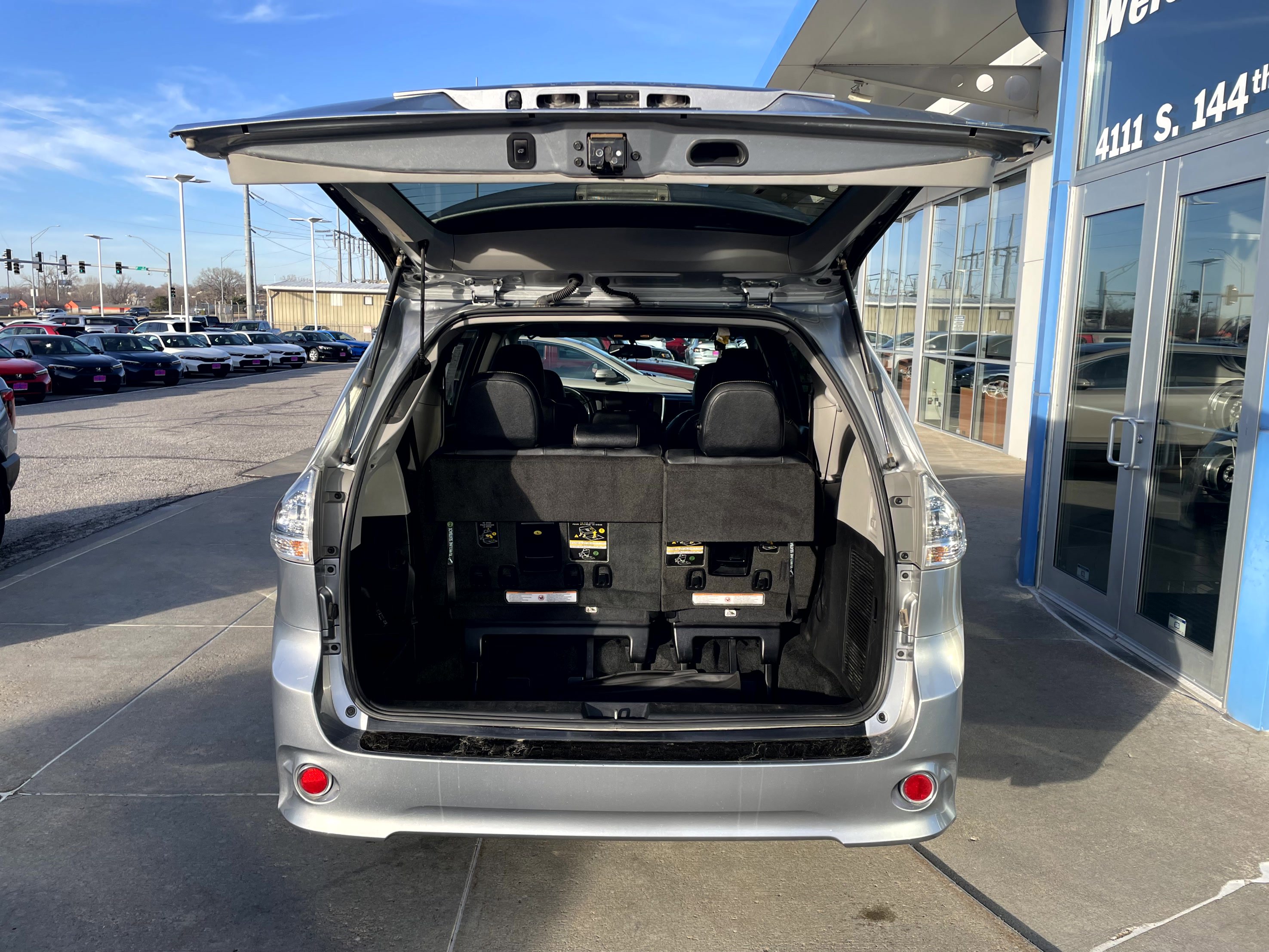 Used 2017 Toyota Sienna SE image 9