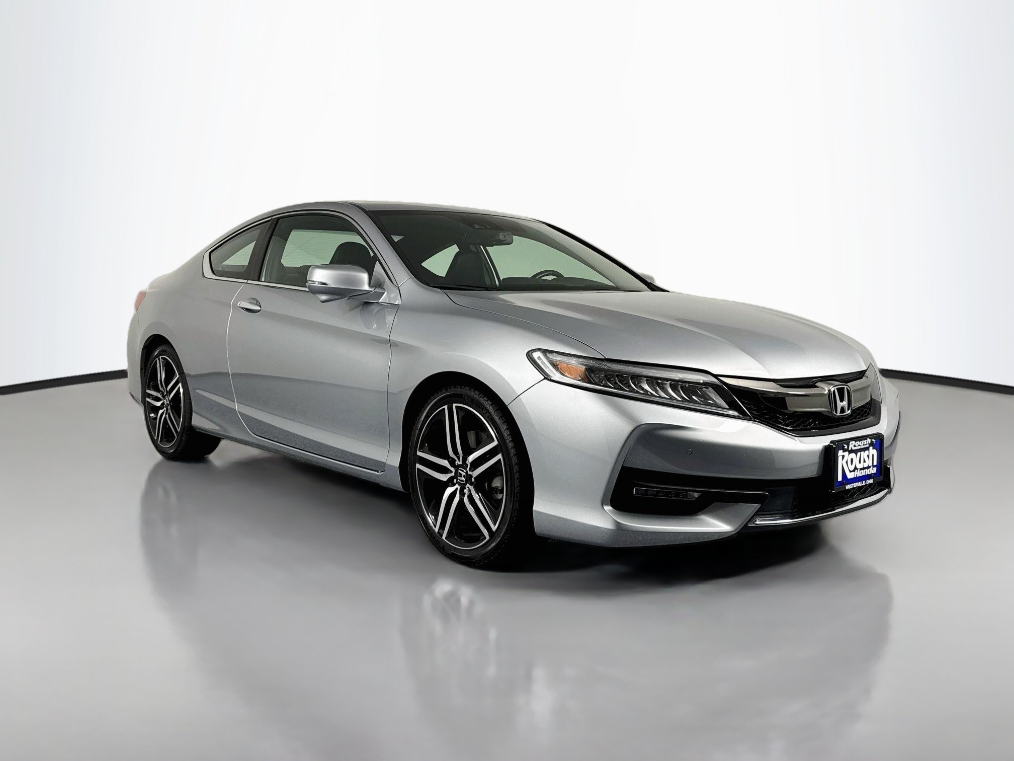 Used 2017 Honda Accord Touring image 3