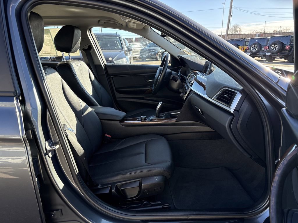 Used 2016 BMW 320i xDrive Sedan image 27