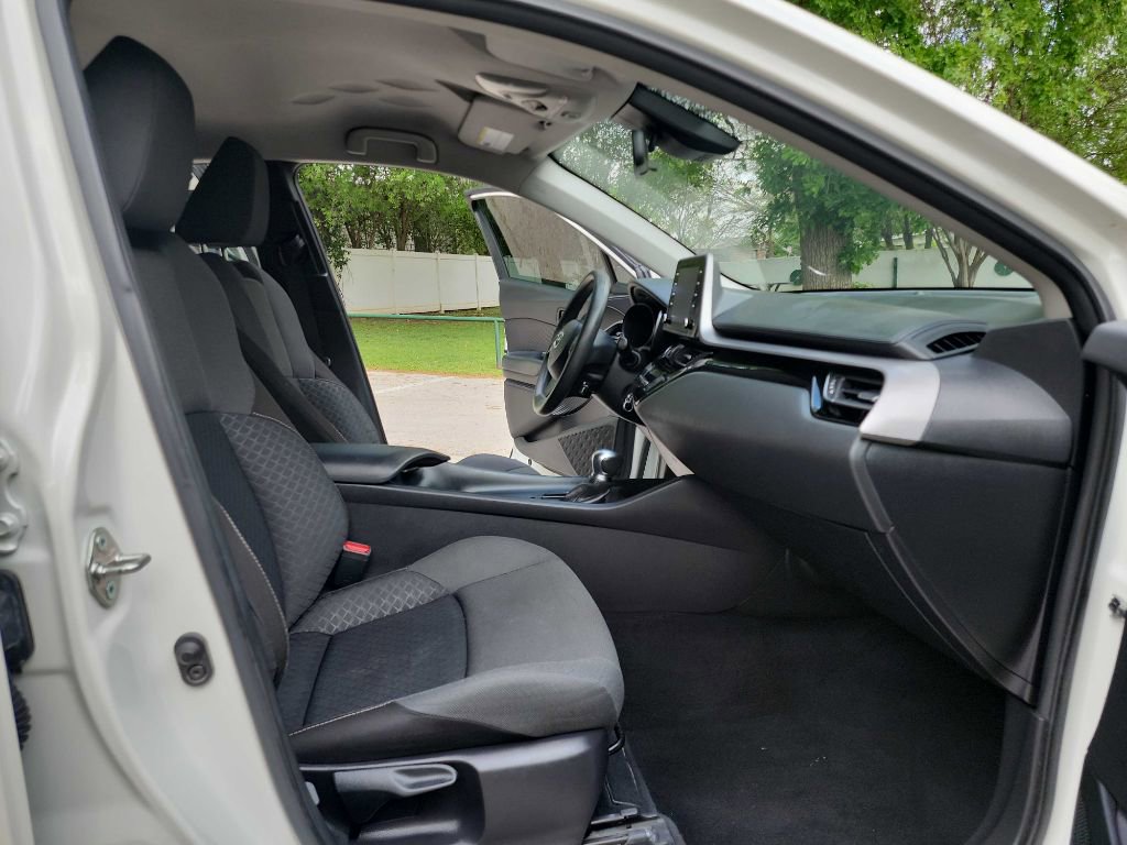 Used 2021 Toyota C-HR LE FWD image 33