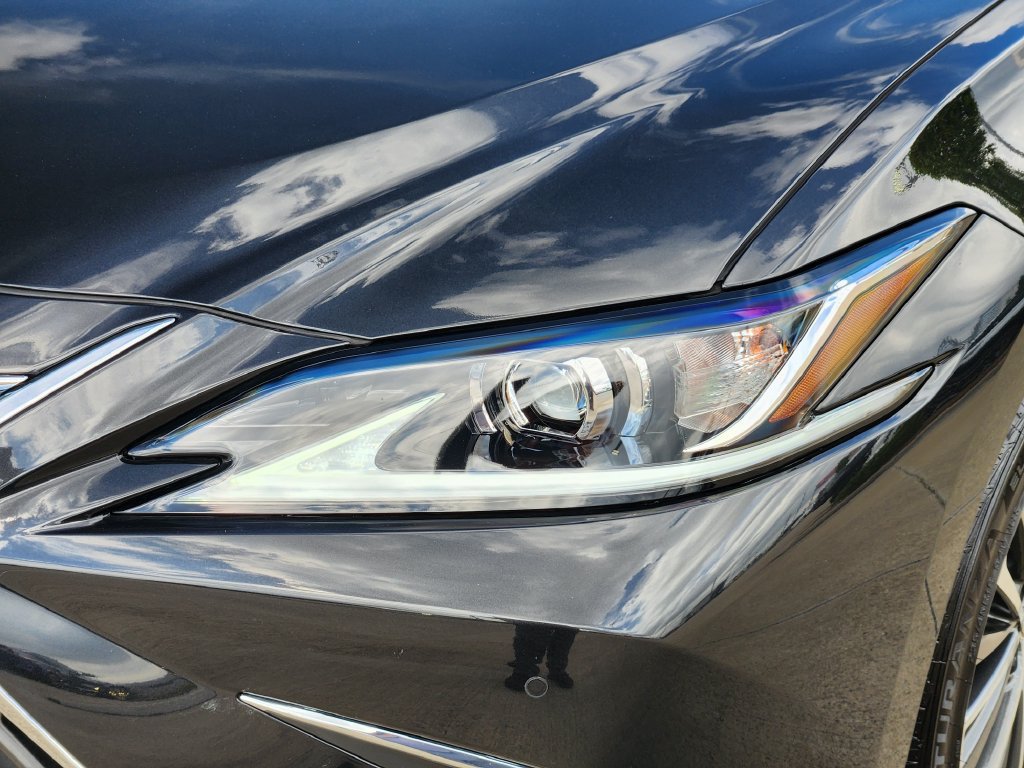 Used 2025 Lexus ES 350 w/ Premium Package FWD image 9