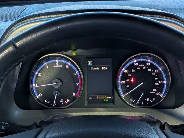 Used 2018 Toyota RAV4 XLE FWD image 27