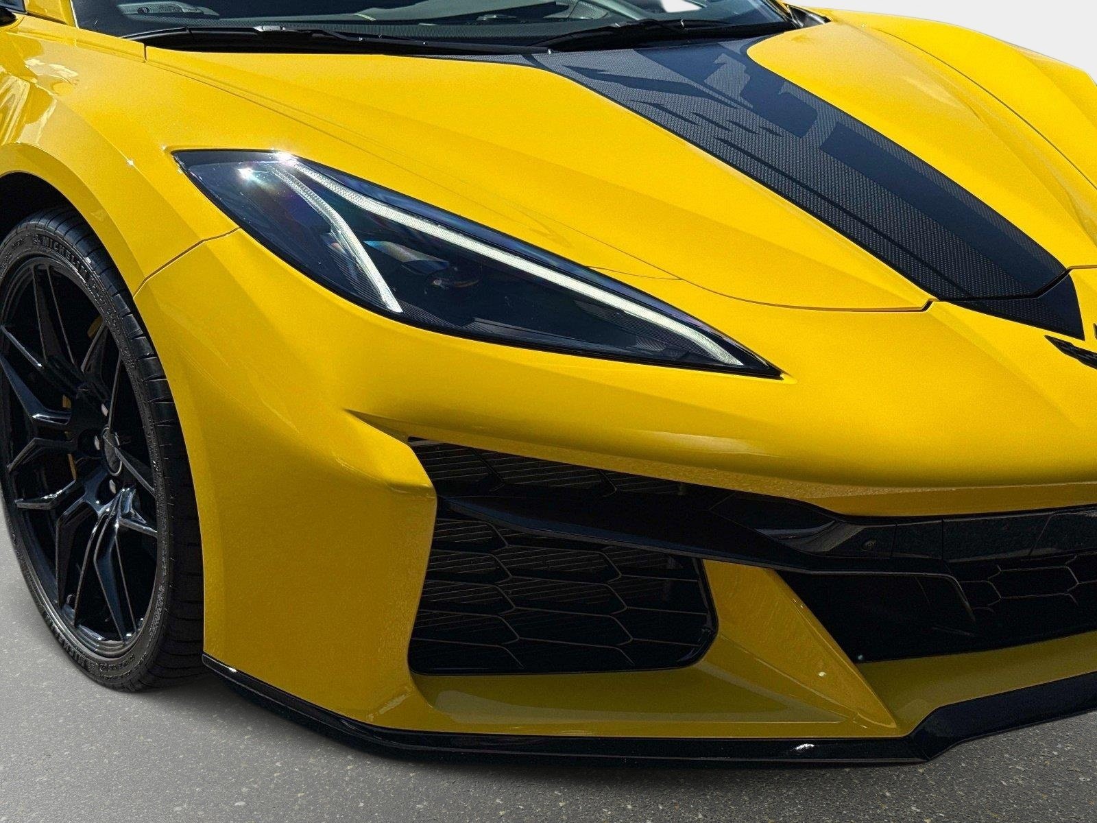 Used 2025 Chevrolet Corvette Z06 RWD image 9