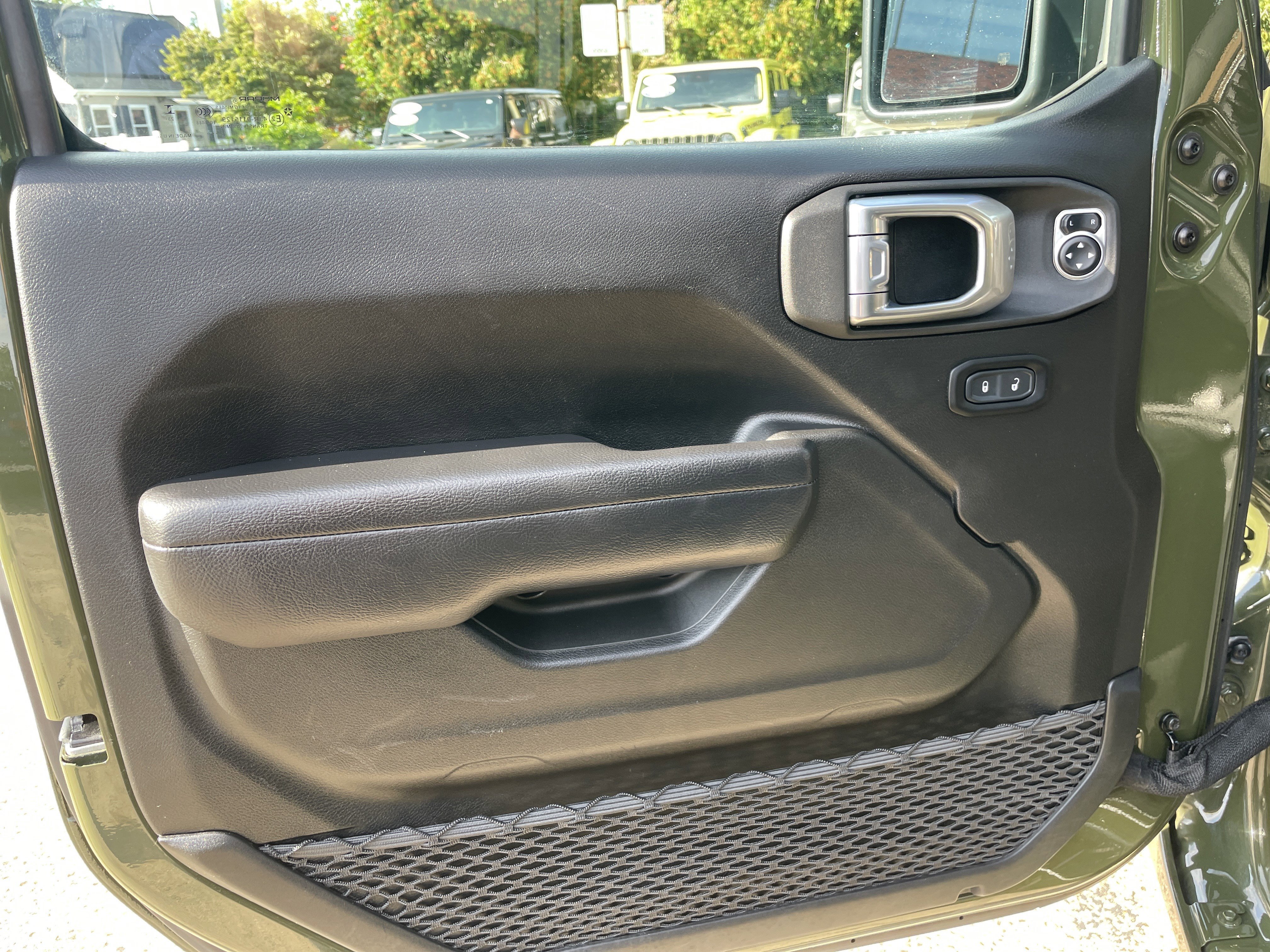 Certified 2024 Jeep Wrangler Sport S image 29