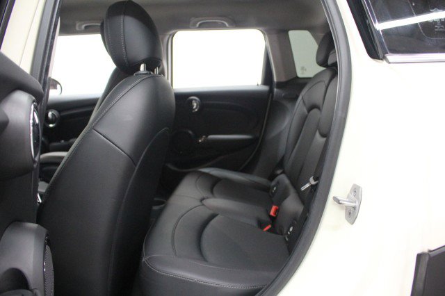 Used 2021 MINI Cooper 4-Door Hardtop w/ Storage Package image 28