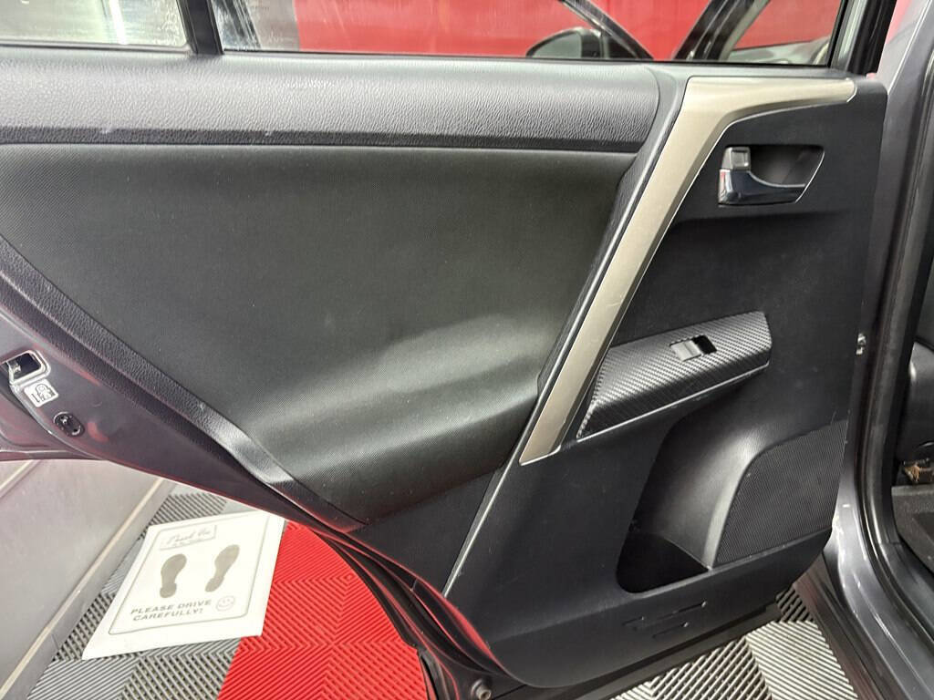 Used 2015 Toyota RAV4 XLE AWD/4WD image 9