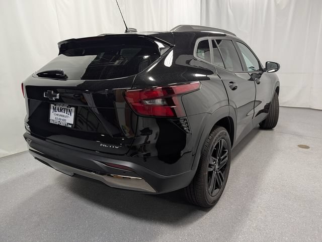 New 2026 Chevrolet Trax ACTIV w/ Sunroof Package FWD image 3