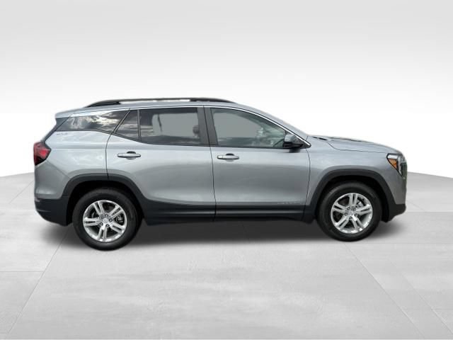 Used 2023 GMC Terrain SLE w/ Driver Convenience Package FWD image 4