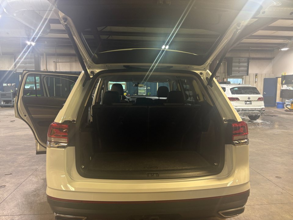 Certified 2023 Volkswagen Atlas SE w/ Black Wheel Package FWD image 15
