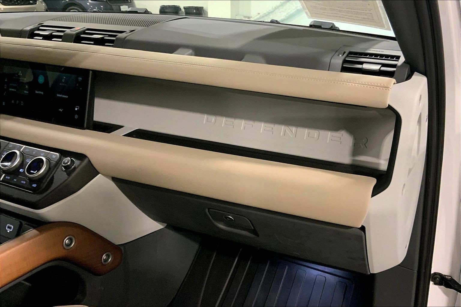 Used 2024 Land Rover Defender 110 S image 18