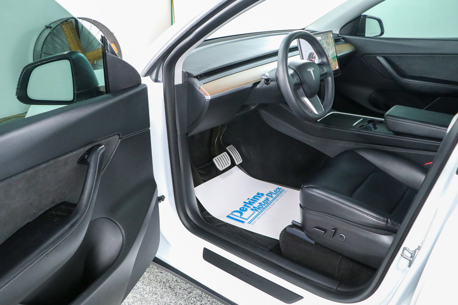 Used 2022 Tesla Model Y Performance AWD/4WD image 3