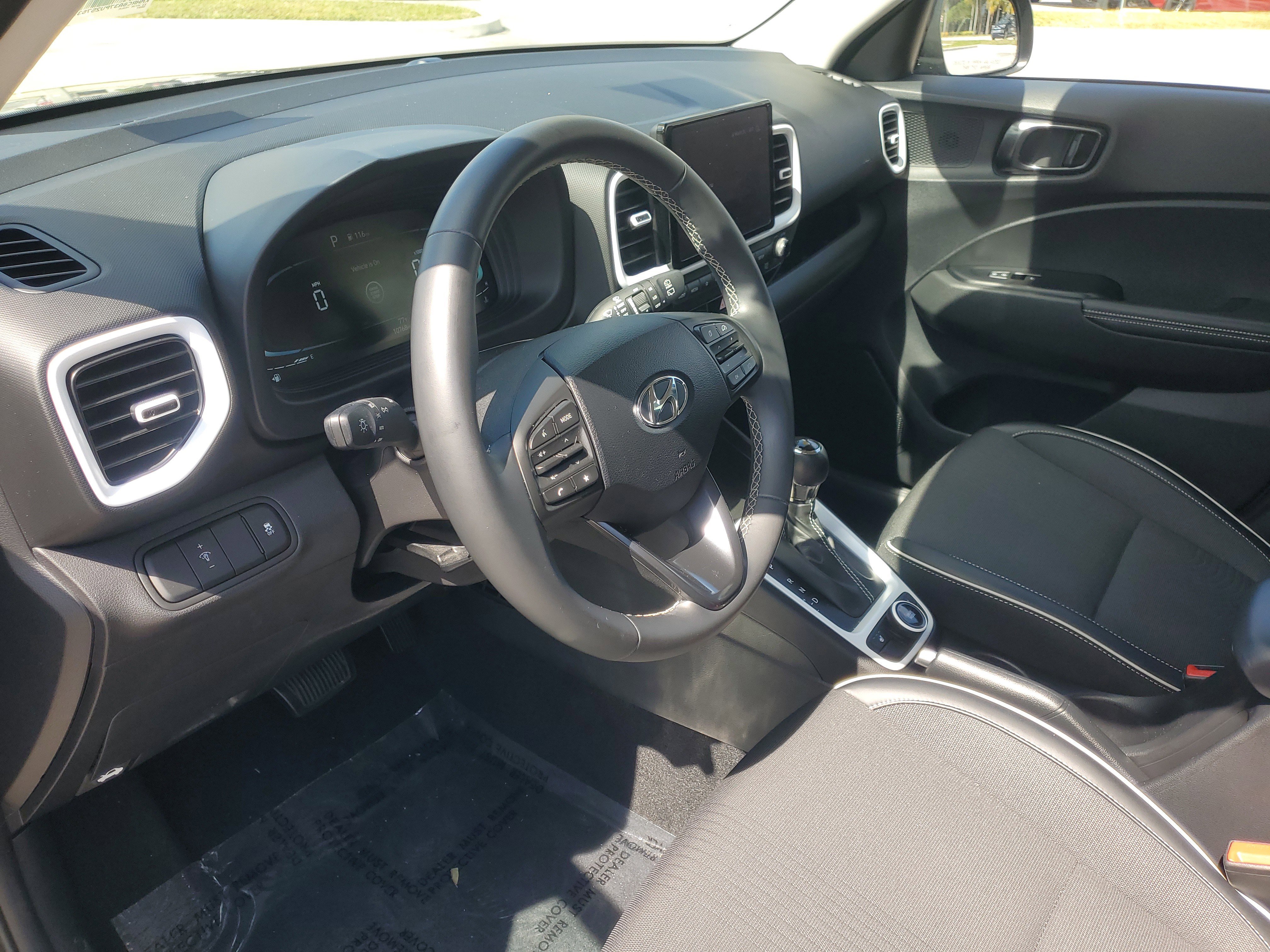 Used 2023 Hyundai Venue Limited image 16