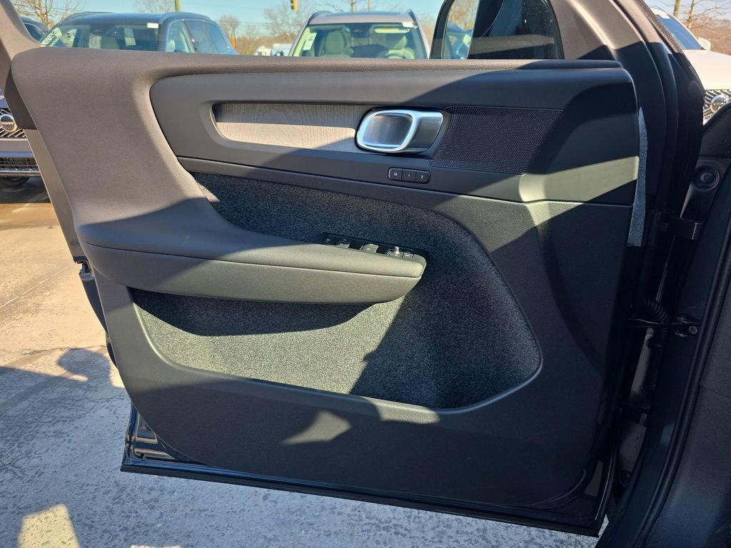 New 2026 Volvo XC40 B5 Core w/ Climate Package image 28