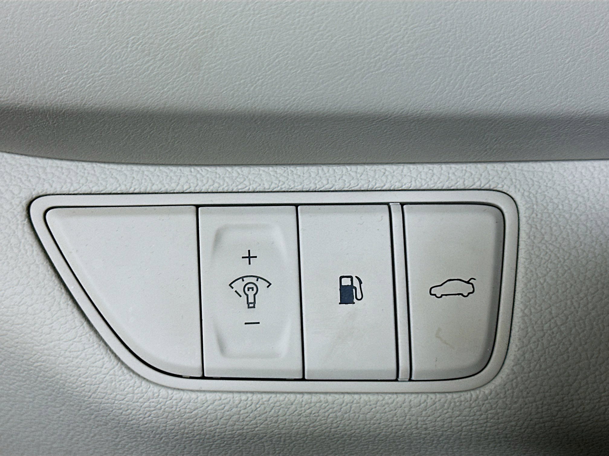 Used 2025 Genesis G70 2.5T image 16