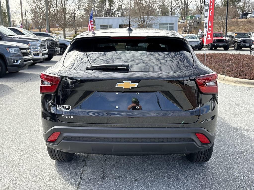 New 2026 Chevrolet Trax LS w/ LS Convenience Package image 8