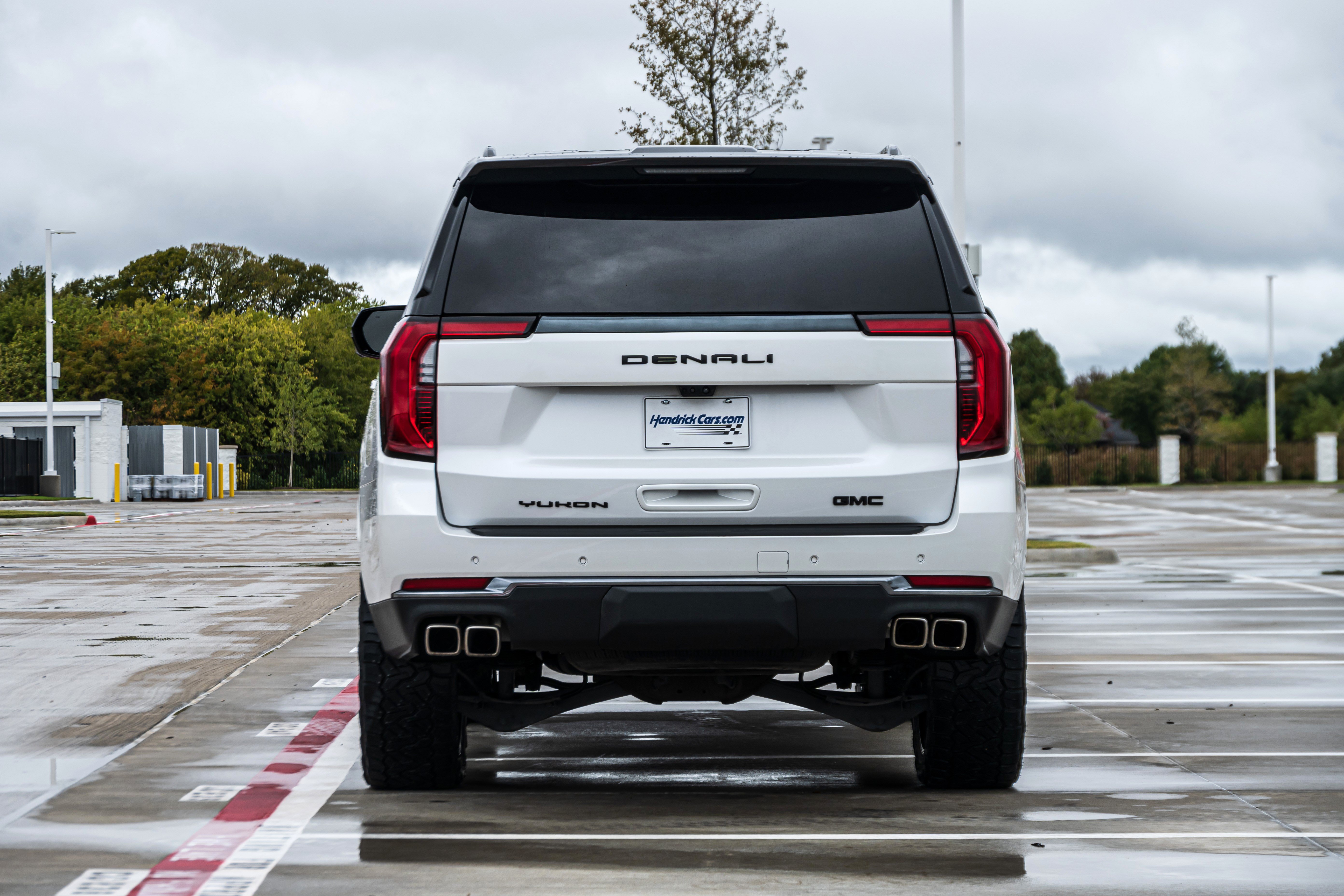 Used 2025 GMC Yukon Denali Ultimate AWD/4WD image 8