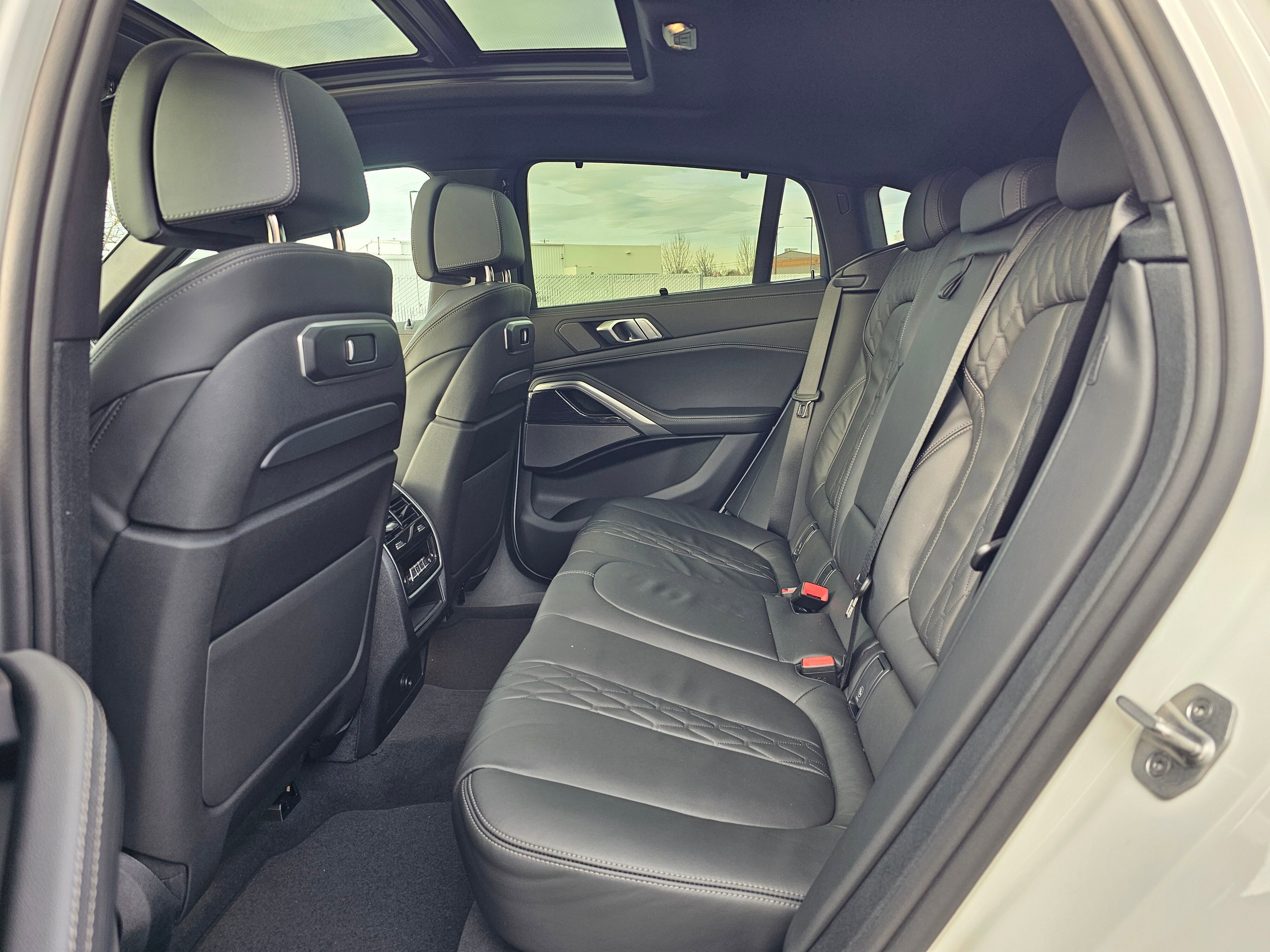 New 2026 BMW X6 xDrive40i w/ Executive Package image 45