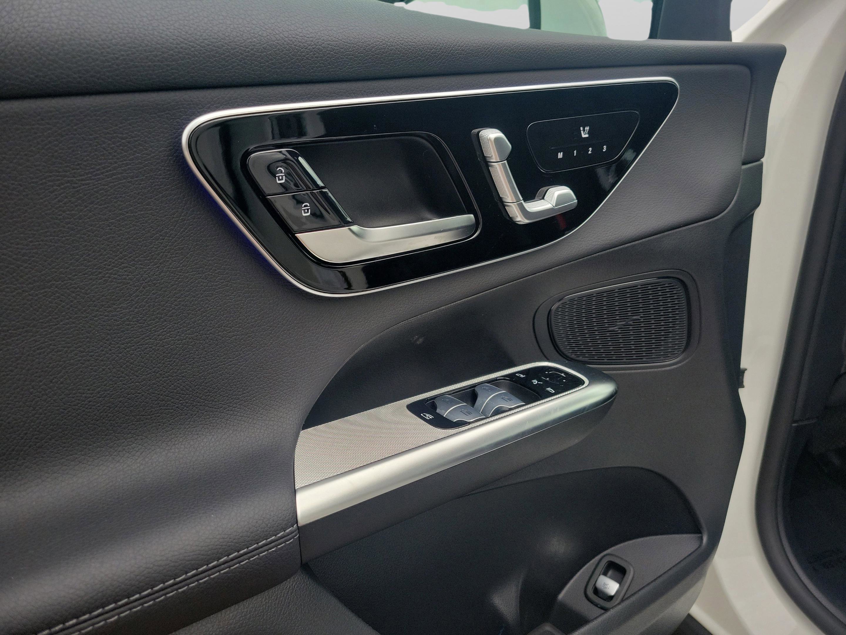 Certified 2025 Mercedes-Benz GLC 300 image 21