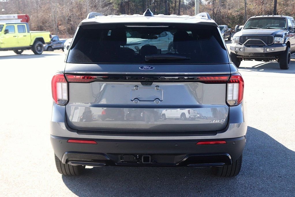 Used 2025 Ford Explorer ST-Line w/ ST-Line Street Pack AWD/4WD image 6