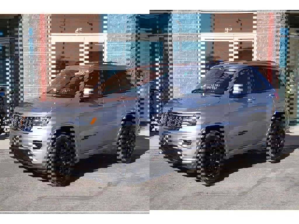 Used 2019 Jeep Grand Cherokee Altitude image 1
