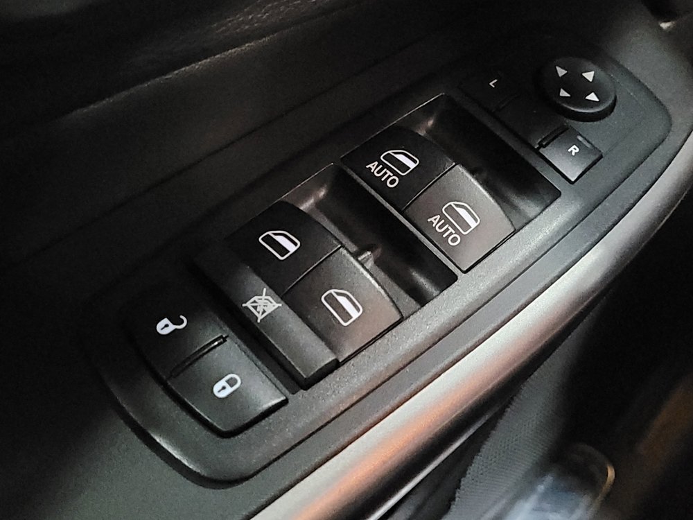 Used 2019 Jeep Cherokee Limited image 27