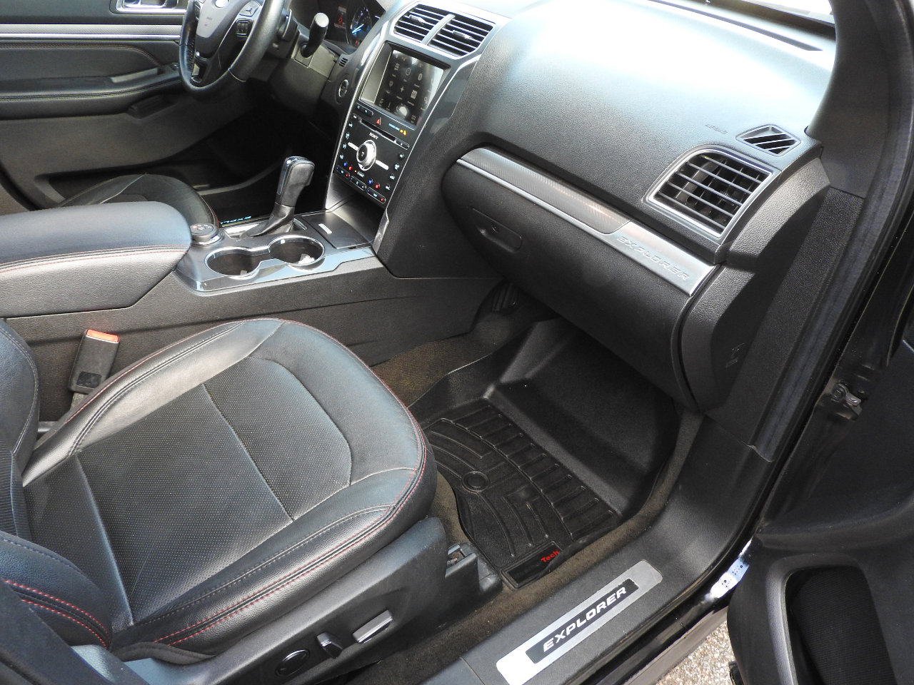 Used 2018 Ford Explorer Sport w/ Equipment Group 401A image 8