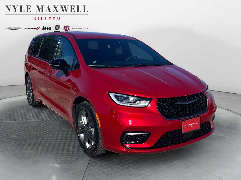 New 2026 Chrysler Pacifica Select image 2