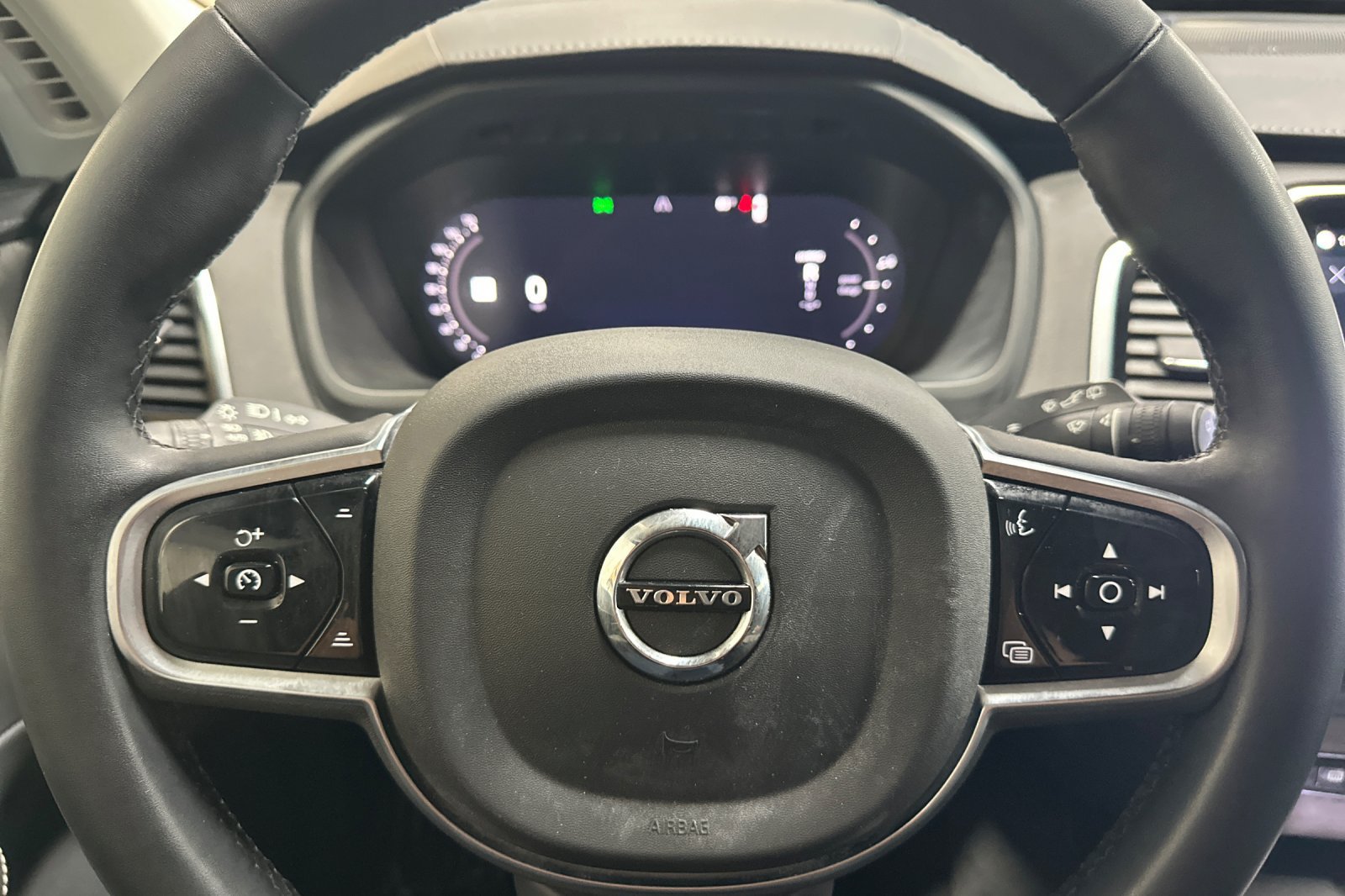 Certified 2025 Volvo XC90 T8 Ultra w/ Protection Package AWD/4WD image 27