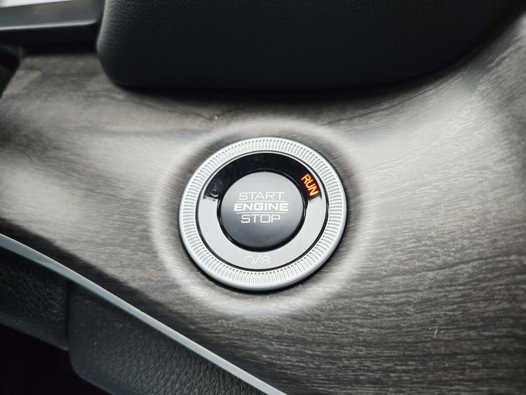 New 2025 Jeep Grand Cherokee Limited image 28