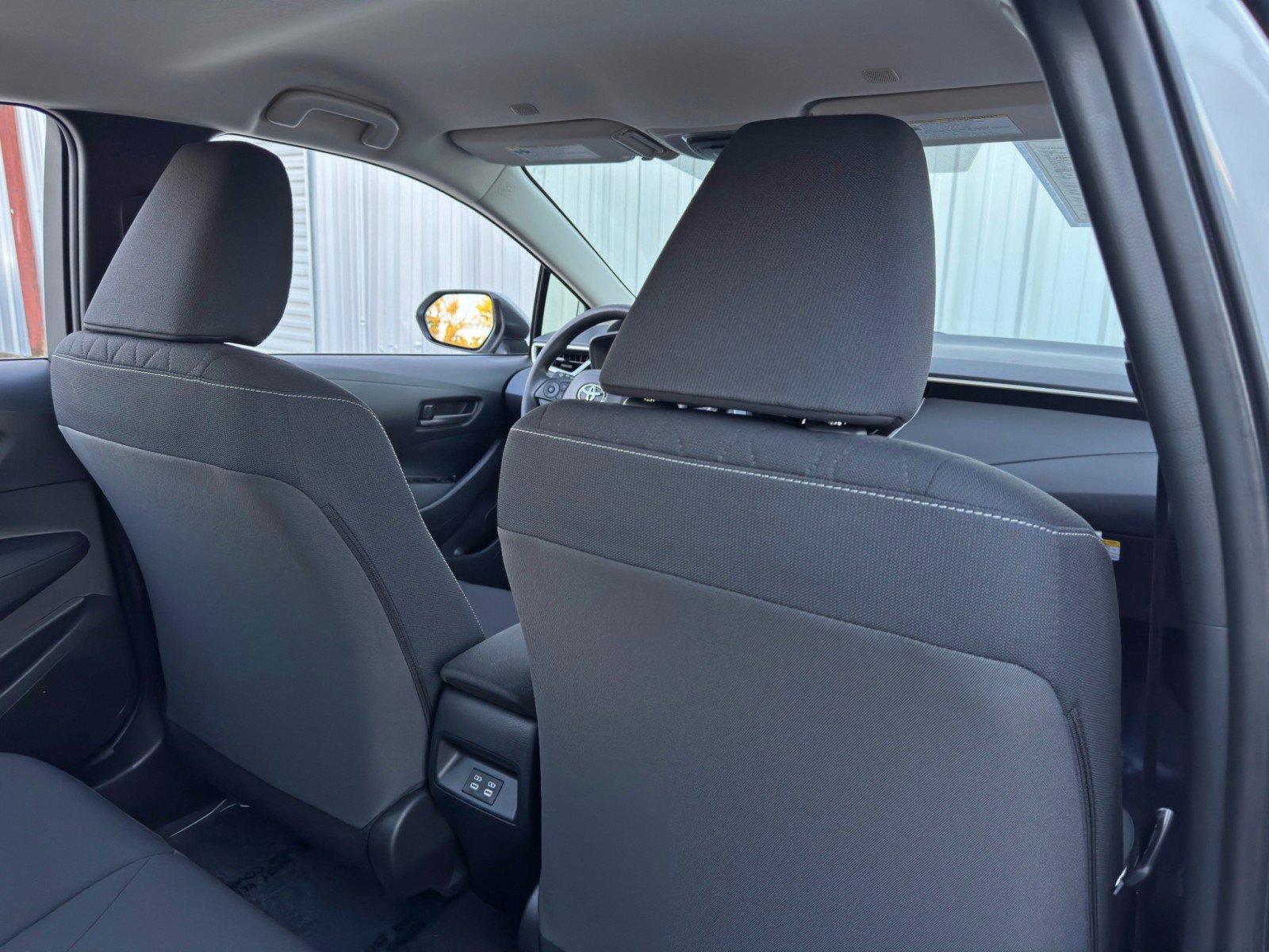 Used 2025 Toyota Corolla LE image 28