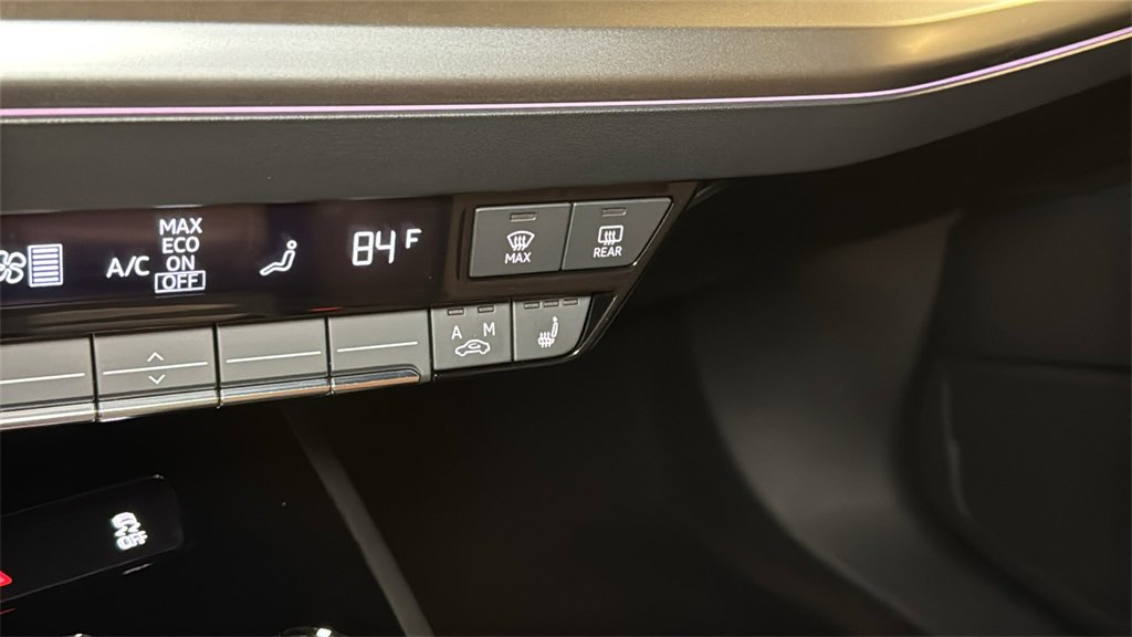 Used 2024 Audi Q4 e-tron Prestige image 28