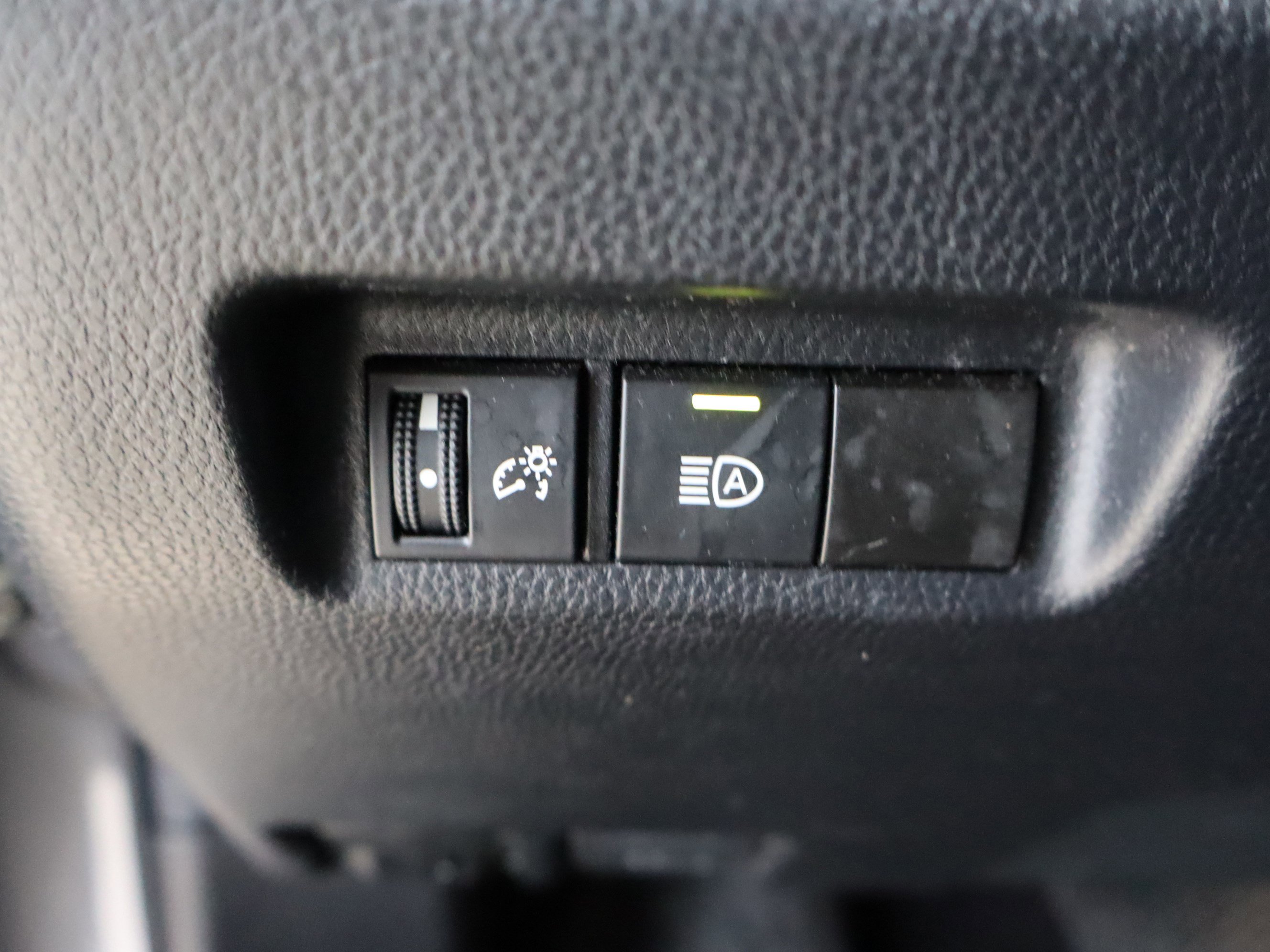 Used 2022 Toyota RAV4 LE image 18