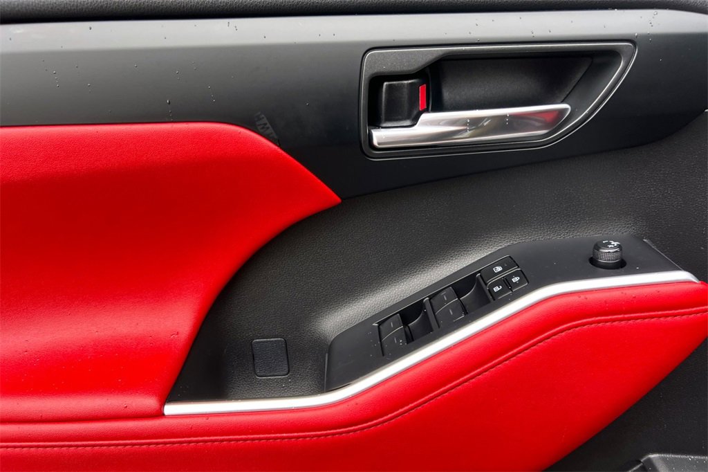 Certified 2024 Toyota Highlander XSE image 13