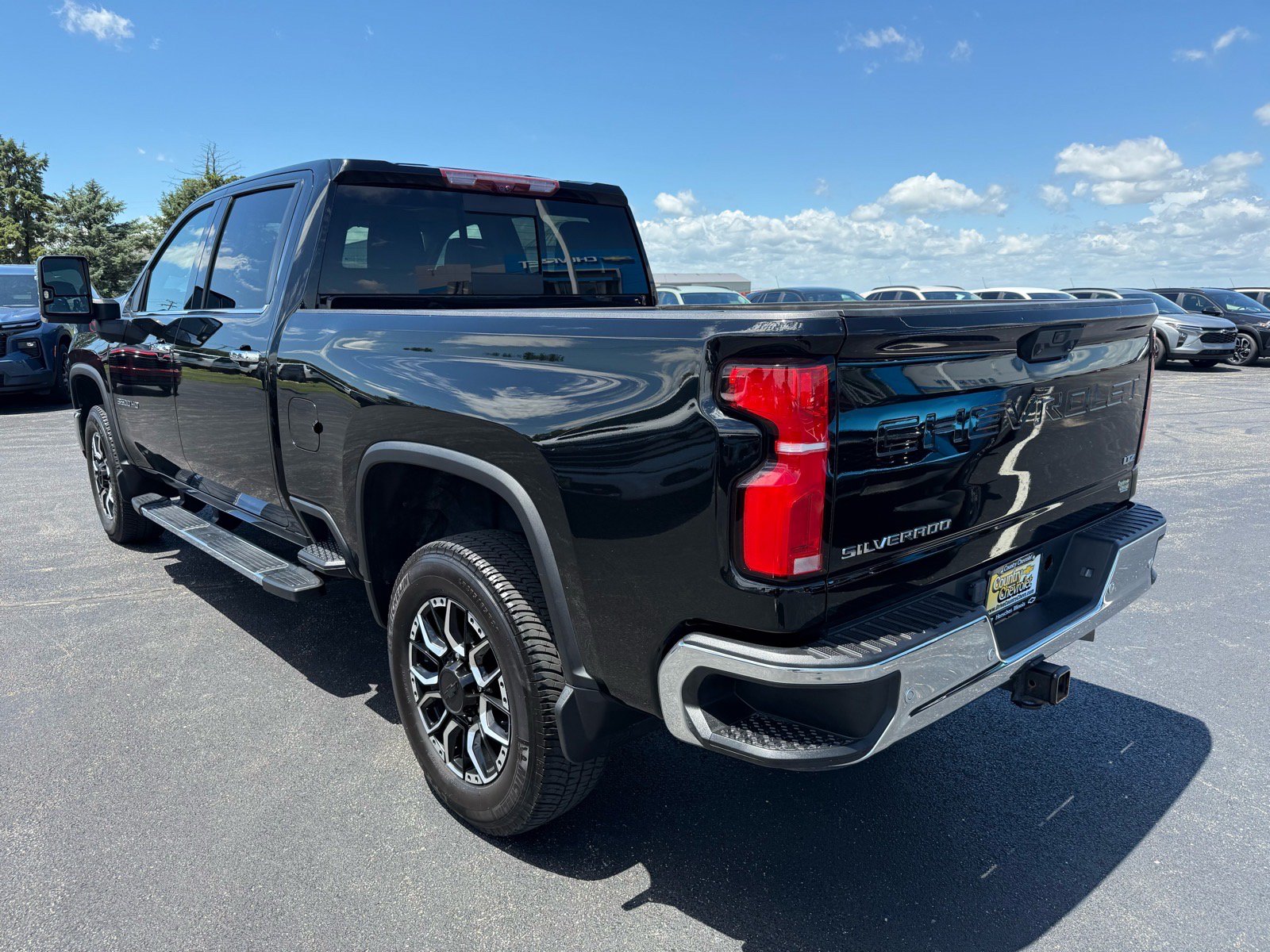 Used 2024 Chevrolet Silverado 3500 LTZ w/ LTZ Plus Package AWD/4WD image 3