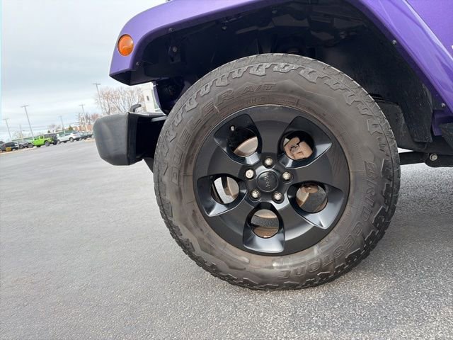 Used 2017 Jeep Wrangler Unlimited Sahara w/ Connectivity Group image 10