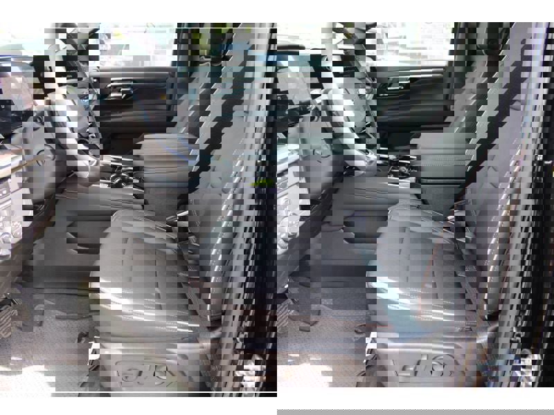 New 2025 Chevrolet Suburban Premier image 9